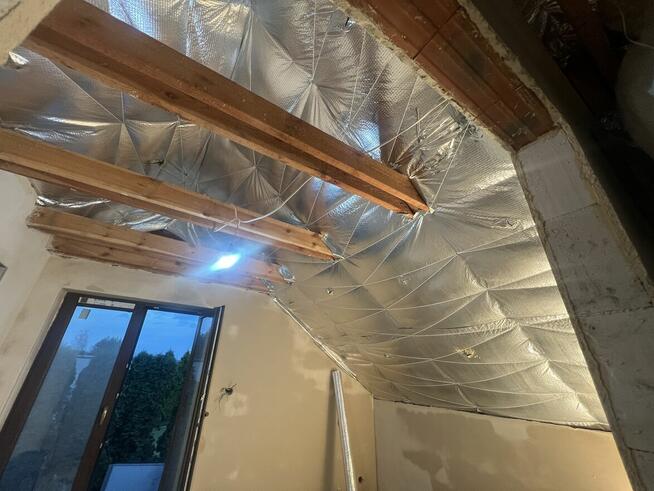 Ocieplenie dachu stropu wełna wdmuchiwana celuloza piana pur