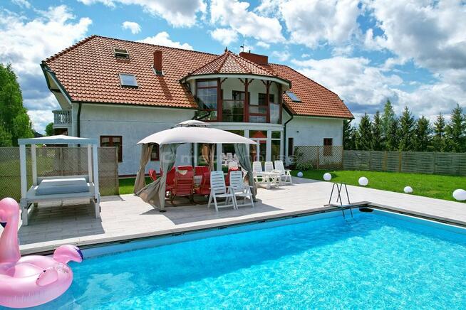 * Luksusowy dom z basenem nad jeziorem  1,11 ha *