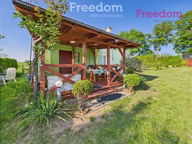 Urokliwy domek całoroczny z dużą działką.