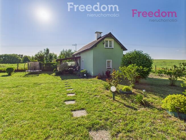 Urokliwy domek całoroczny z dużą działką.