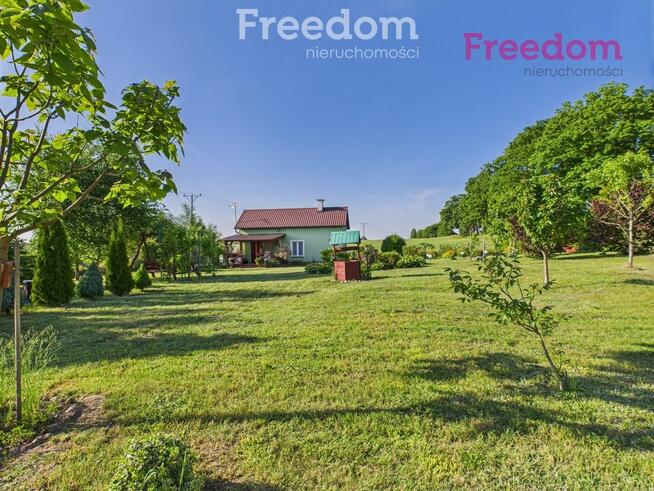 Urokliwy domek całoroczny z dużą działką.