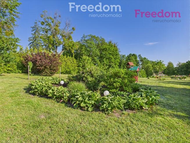 Urokliwy domek całoroczny z dużą działką.