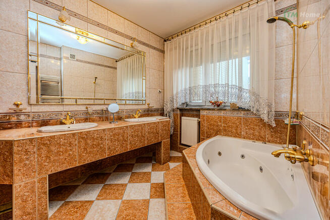 Targówek, dom mieszkalny, usługowy lub inwestycja.