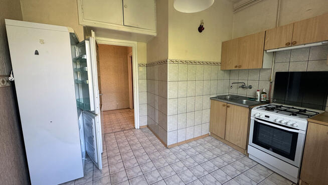 1 pokojowe, 2 piętro, świetna loklizacja.