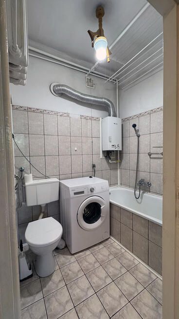 1 pokojowe, 2 piętro, świetna loklizacja.