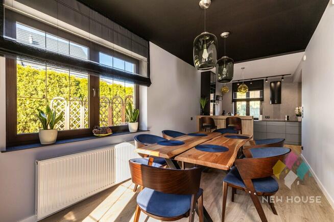 Nowoczesny wolnostojący dom z garażem przy lesie