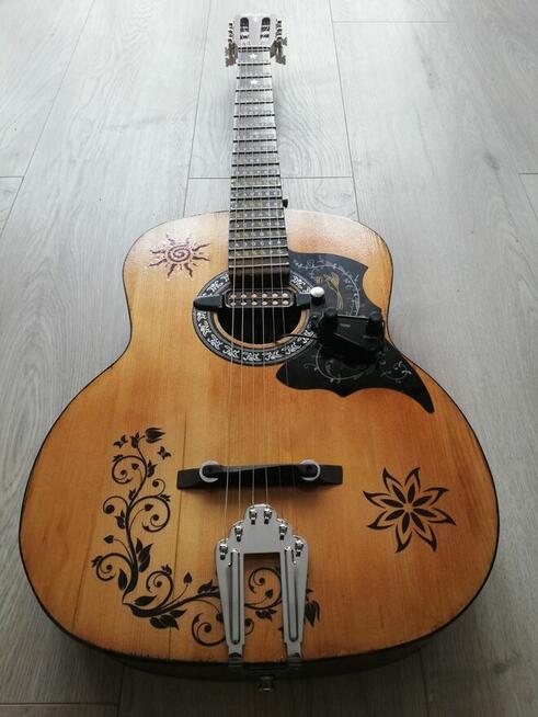 Sprzedam: Gitarę elektroakustyczną.