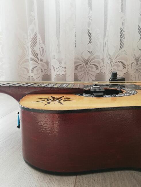 Sprzedam: Gitarę elektroakustyczną.