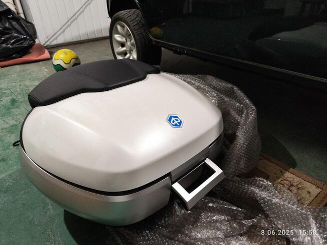 Piaggo kufer nowy, duzy , super jakosci