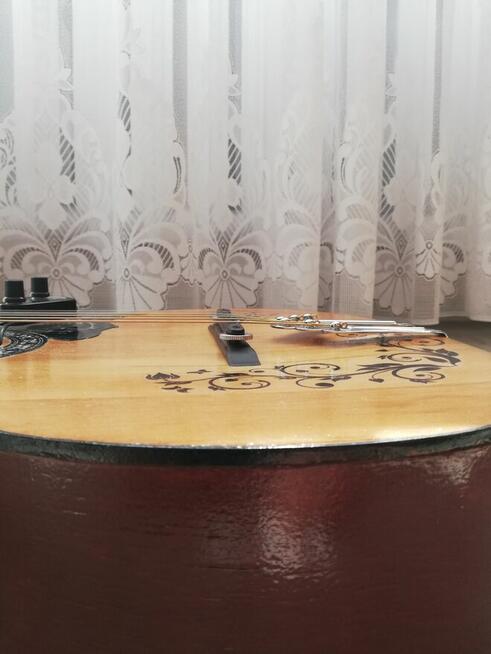 Sprzedam: Gitarę elektroakustyczną.