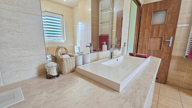 Uroczy dom jednorodzinny w zielonej okolicy, blisko Wadowic