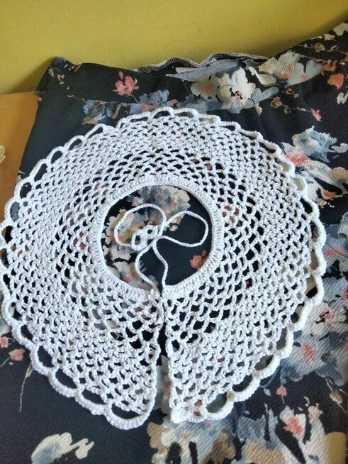 Kołnierzyki robione na szydelku