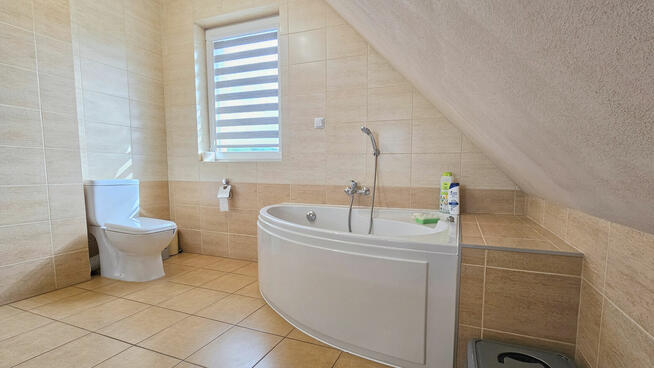 Uroczy dom jednorodzinny w zielonej okolicy, blisko Wadowic