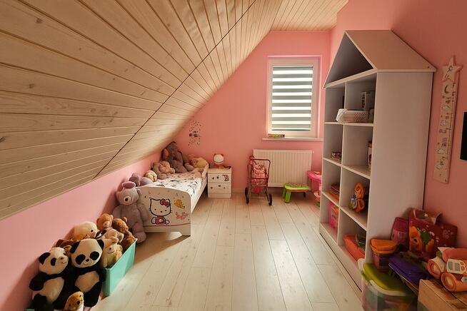 Uroczy dom jednorodzinny w zielonej okolicy, blisko Wadowic