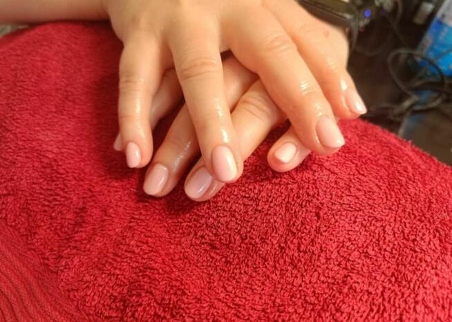 Stylistka paznokci /zagęszczanie i przedłużanie włosów