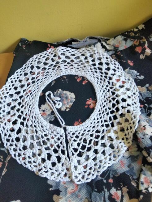 Kołnierzyki robione na szydelku