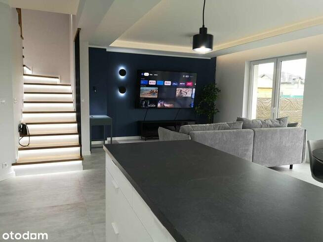 Dom w zabudowie bliźniaczej z garażem. Laszczki gmina Nadarzyn