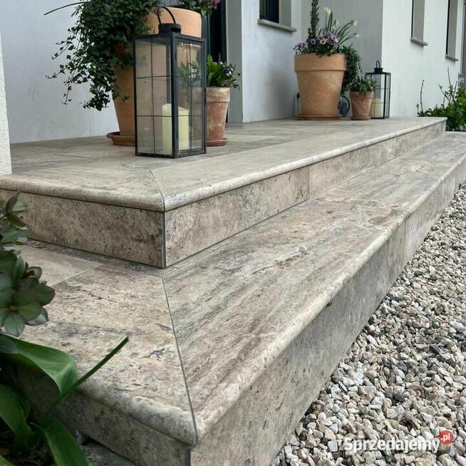 Stopień trawertynowy Silver szlifowany z bullnose 135x33x3cm