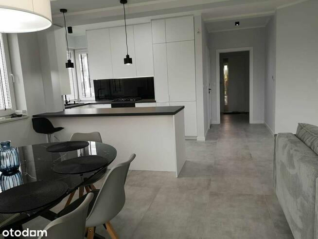 Dom w zabudowie bliźniaczej z garażem. Laszczki gmina Nadarzyn