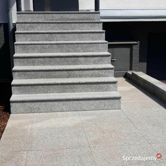 Stopień granitowy G602 Bianco Sardo płomieniowany 150x33x3 cm