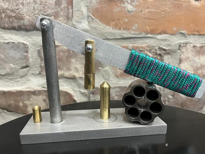 Adapter do ładowacza bębna rewolweru Colt