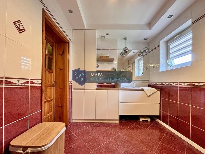 Wygodny dom z pięknym zielonym ogrodem