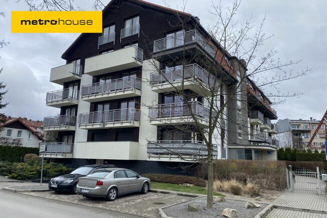 Apartament w Polanicy -miejsce postojowe i komórka