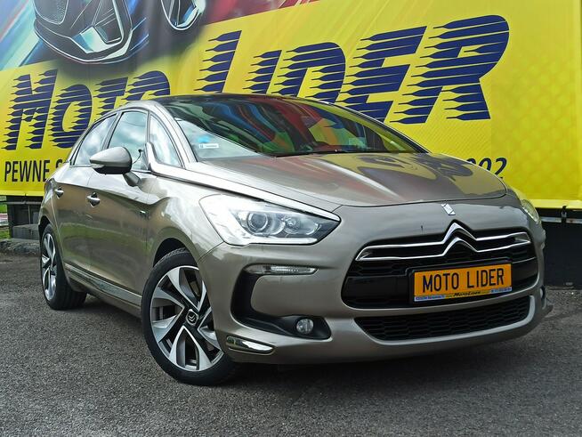 Citroen DS5 Hybryda, 4x4, 7 lat w jednych rękach