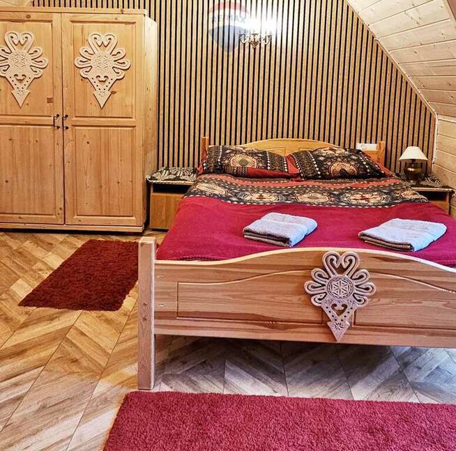 Drewniany dom w Murzasichlu z widokiem
