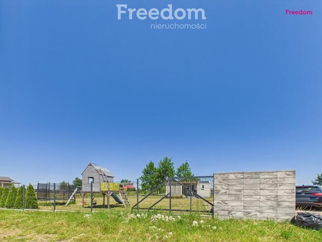 Domek holenderski z tarasem na działce 1055m2.