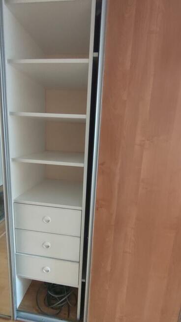 Szafa przesuwna w zabudowie 3 drzwiowej używana
