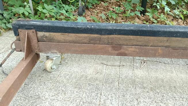 Stalowe łoże, podstawa pod jacht motorowy