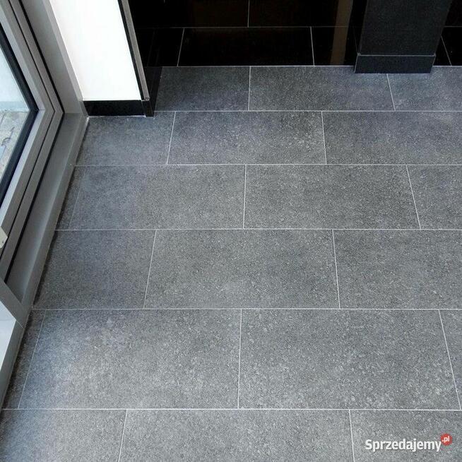 Płytki Granit G684 Black Pearl płomieniowany 60x60x2 cm