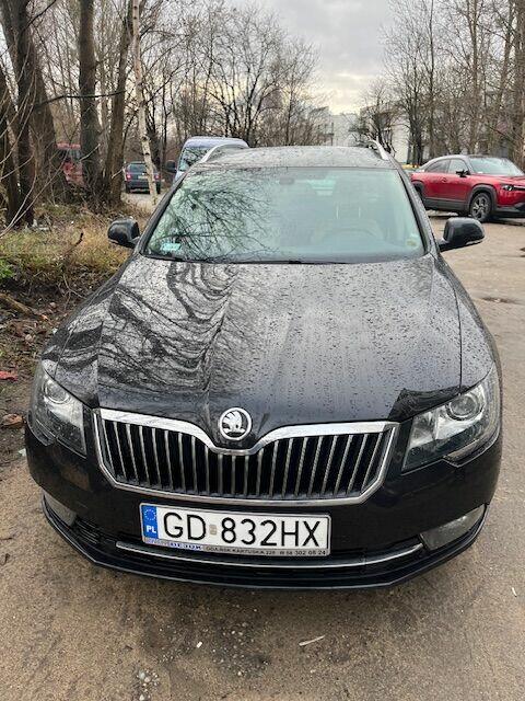 Syndyk sprzeda samochód marki Skoda Superb 2014, 118 000 km