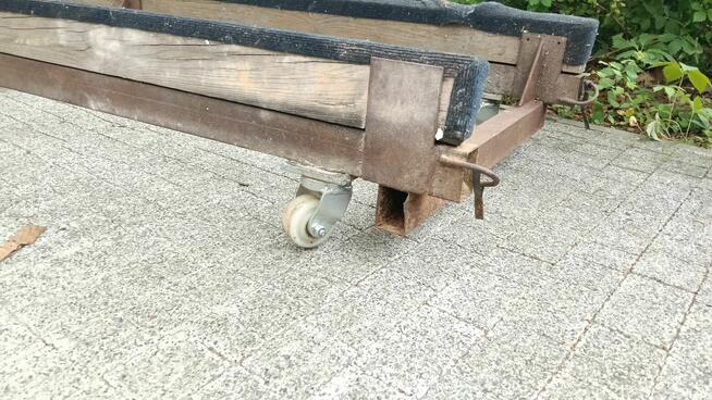 Stalowe łoże, podstawa pod jacht motorowy