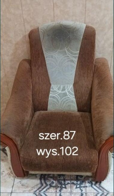 Sprzedam narożnik z fotelem i pufkami