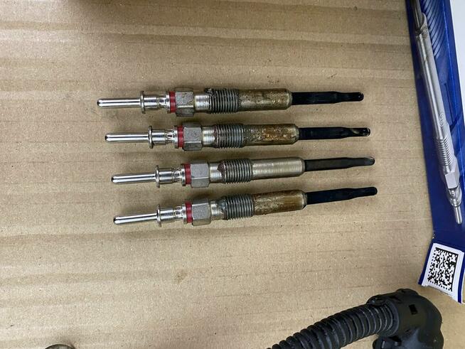 Świece żarowe BMW e60/e61 M47, sterownik, kabel (uszkodzone)