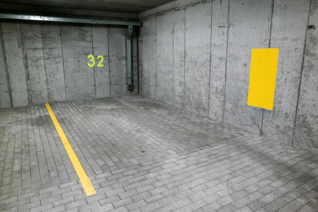 Kawalerka przy Hubalczyków, parking podziemny