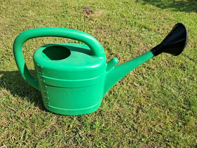 Konewka ogrodowa 8-litrowa „Prosperplast”, do sprzedania