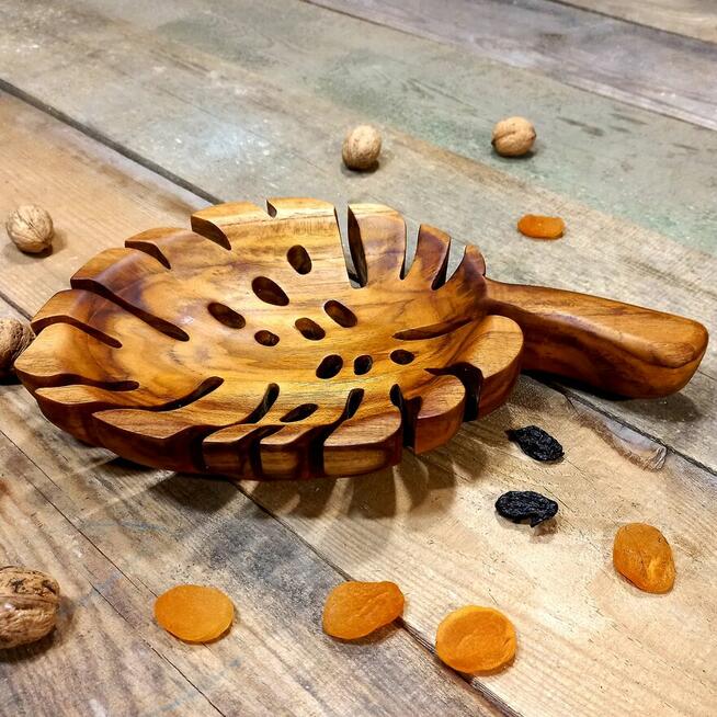 drewniana deska do krojenia i podawania przekąsek