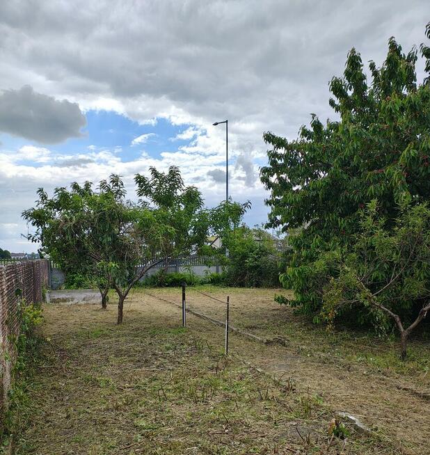 Sprzedam połowę domu z działką i garażem