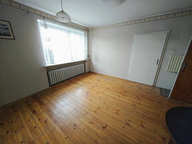 Sprzedam połowę domu z działką i garażem