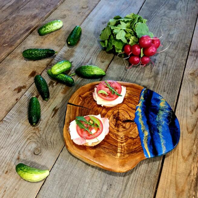 drewniana deska do krojenia i podawania przekąsek