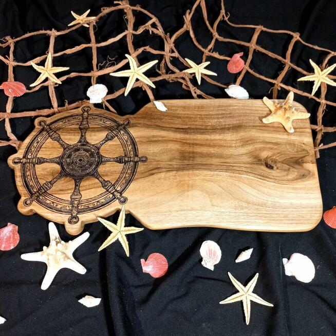 drewniana deska do krojenia i podawania przekąsek