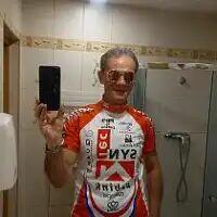 Szukam wesołej dziewczyny.