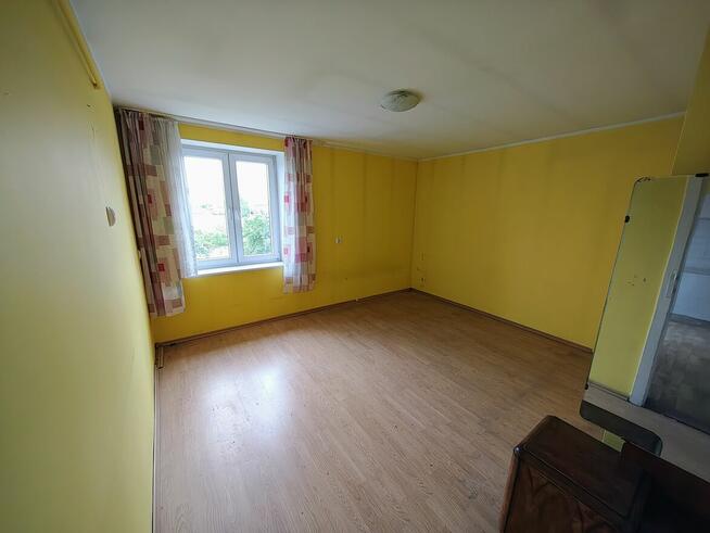 Sprzedam połowę domu z działką i garażem