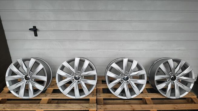 Felgi aluminiowe Vw Passat B8 Tiguan Seat Audi 17 5x112 Et3