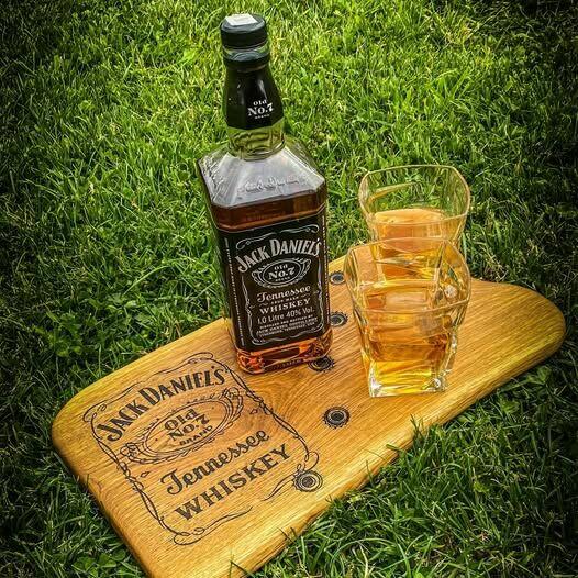 drewniana deska do krojenia i podawania przekąsek