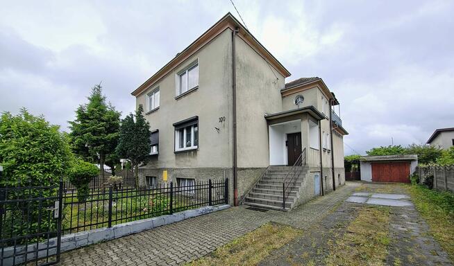 Sprzedam połowę domu z działką i garażem