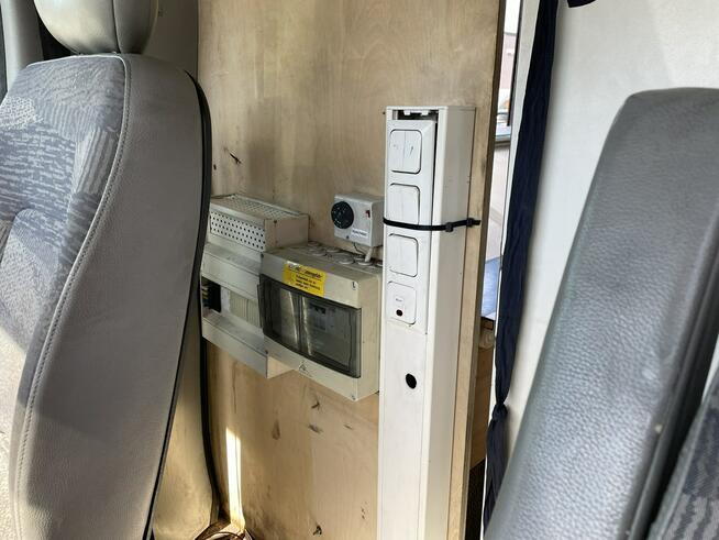 Renault Master Autosklep piecz-wędlin Sklep Gastronomiczny Food Truck Foodtruck Borco